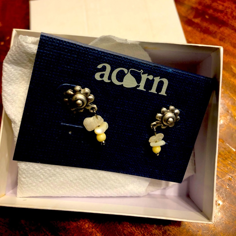 Vintage acorn earrings pierced petite made in USA
